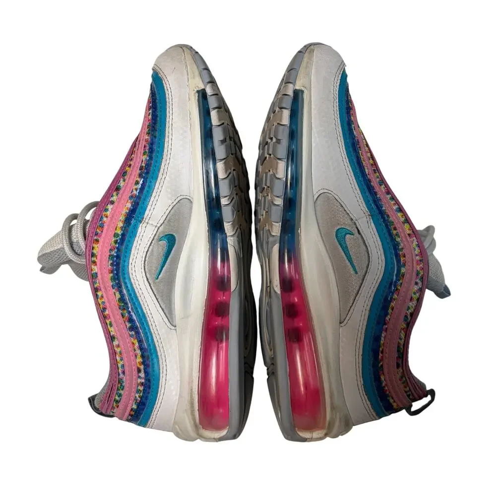 Nike *picture shows